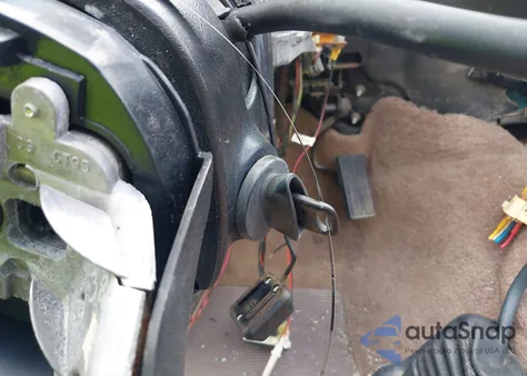 1997 Ford F-350 Xl z USA, uszkodzony, nr VIN 1FTHF36F2VEC88936